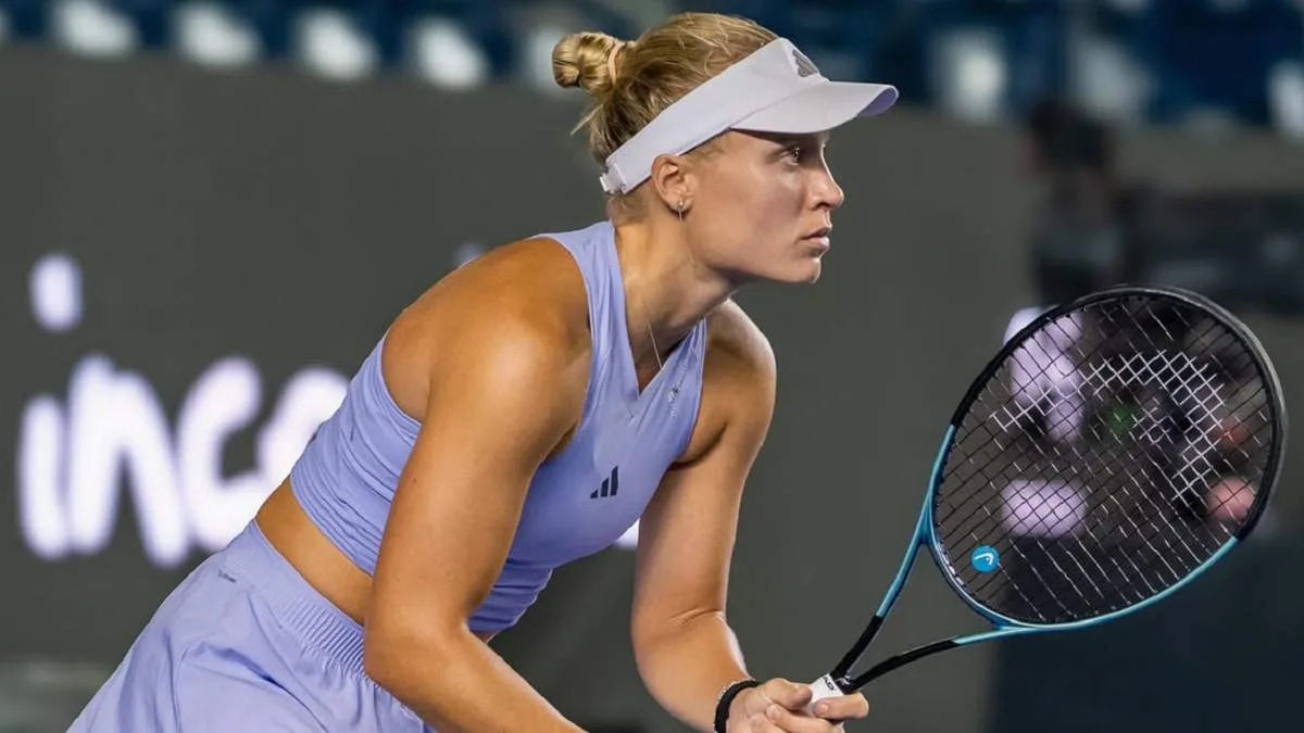 Стародубцева вилетіла з турніру WTA 500 у Монтерреї від Мертенс