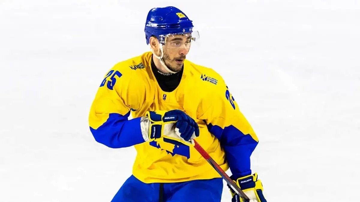 Чемпіон України продовжив контракт з найкращим хокеїстом країни